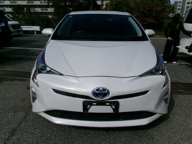 プリウス Ｓ　エアコン　パワステ　パワーウインドウ　エアバック　ＥＴＣ　スマートキー　プッシュスタート　レザーシートカバー　ＳＤナビ　地デジ　１年保証距離無制限保証（3枚目）