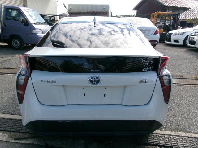 プリウス Ｓ　エアコン　パワステ　パワーウインドウ　エアバック　ＥＴＣ　スマートキー　プッシュスタート　レザーシートカバー　ＳＤナビ　地デジ　１年保証距離無制限保証（6枚目）