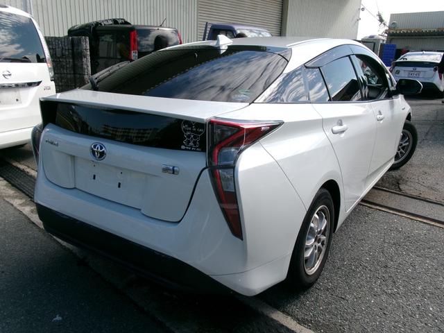 プリウス Ｓ　エアコン　パワステ　パワーウインドウ　エアバック　ＥＴＣ　スマートキー　プッシュスタート　レザーシートカバー　ＳＤナビ　地デジ　１年保証距離無制限保証（7枚目）