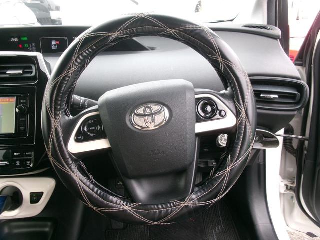 プリウス Ｓ　エアコン　パワステ　パワーウインドウ　エアバック　ＥＴＣ　スマートキー　プッシュスタート　レザーシートカバー　ＳＤナビ　地デジ　１年保証距離無制限保証（11枚目）