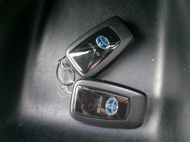 プリウス Ｓ　エアコン　パワステ　パワーウインドウ　エアバック　ＥＴＣ　スマートキー　プッシュスタート　レザーシートカバー　ＳＤナビ　地デジ　１年保証距離無制限保証（17枚目）