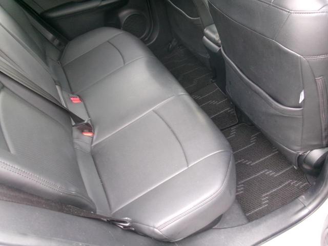 プリウス Ｓ　エアコン　パワステ　パワーウインドウ　エアバック　ＥＴＣ　スマートキー　プッシュスタート　レザーシートカバー　ＳＤナビ　地デジ　１年保証距離無制限保証（19枚目）