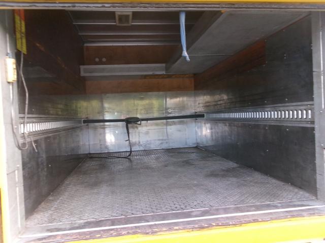 エルフトラック 　アルミバン　パワーゲート　リモコン　ワンオーナー　エアコン　パワステ　パワーウインドウ　エアバック　ディーゼルターボ　ラッシングレール　ＥＴＣ　純正風坊　バックカメラ（21枚目）