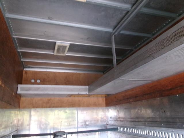 エルフトラック 　アルミバン　パワーゲート　リモコン　ワンオーナー　エアコン　パワステ　パワーウインドウ　エアバック　ディーゼルターボ　ラッシングレール　ＥＴＣ　純正風坊　バックカメラ（22枚目）