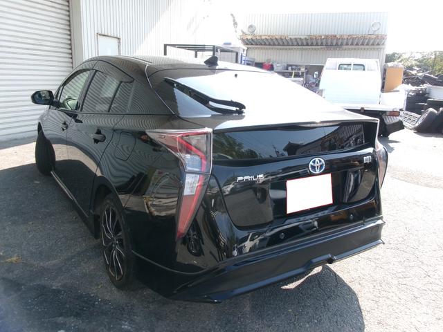 プリウス Ｓセーフティプラス　エアコン　パワステ　パワーウインドウ　エアバック　ＡＢＳ　ＥＴＣ　社外アルミ　純正ナビ地デジ　バックモニター　スマートキー　プッシュスタート　１年保証距離無制限（5枚目）