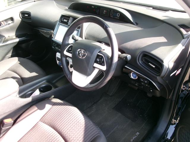 プリウス Ｓセーフティプラス　エアコン　パワステ　パワーウインドウ　エアバック　ＡＢＳ　ＥＴＣ　社外アルミ　純正ナビ地デジ　バックモニター　スマートキー　プッシュスタート　１年保証距離無制限（11枚目）