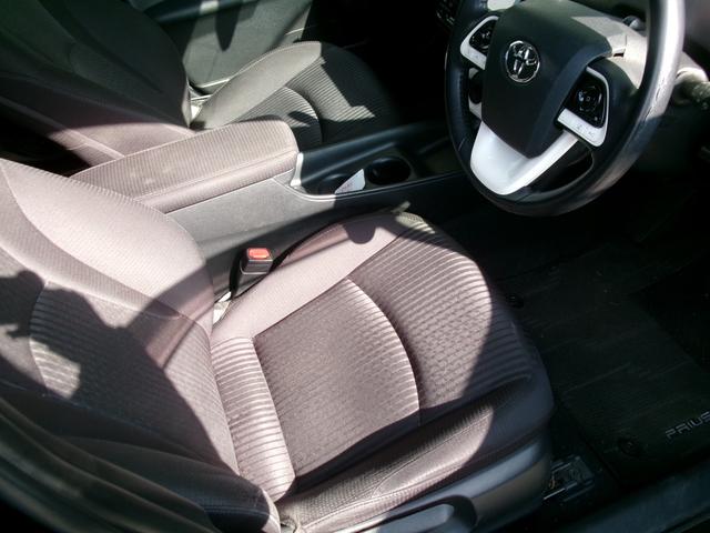 プリウス Ｓセーフティプラス　エアコン　パワステ　パワーウインドウ　エアバック　ＡＢＳ　ＥＴＣ　社外アルミ　純正ナビ地デジ　バックモニター　スマートキー　プッシュスタート　１年保証距離無制限（12枚目）