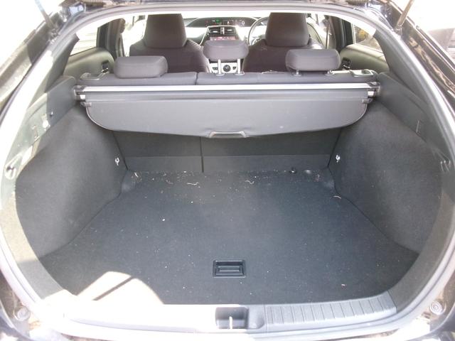 プリウス Ｓセーフティプラス　エアコン　パワステ　パワーウインドウ　エアバック　ＡＢＳ　ＥＴＣ　社外アルミ　純正ナビ地デジ　バックモニター　スマートキー　プッシュスタート　１年保証距離無制限（19枚目）