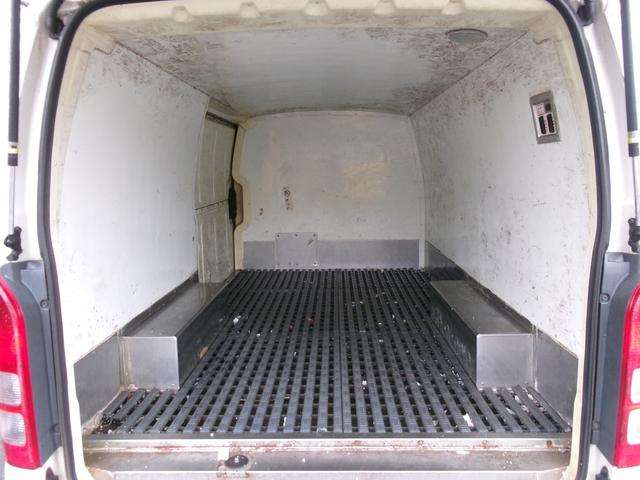 ハイエースバン 　４ＷＤ　ワンオーナー　保冷バン　エアコン　パワステ　パワーウインドウ　エアバック　ＡＢＳ　ＥＴＣ　ディーゼルターボ（8枚目）
