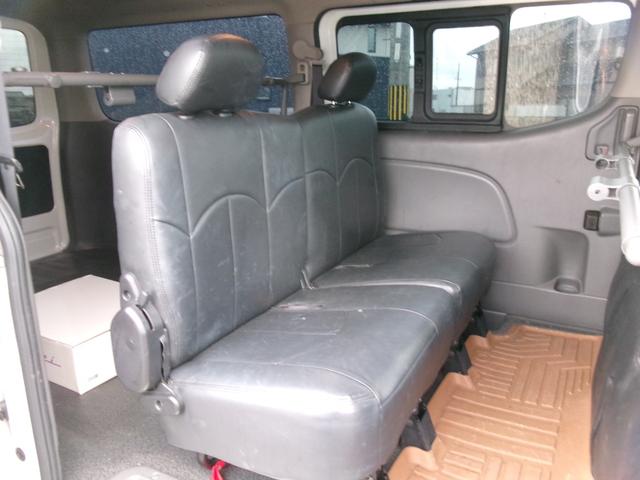 ＮＶ３５０キャラバンバン ロングライダープレミアムＧＸターボ　ワンオーナー　エアコン　パワステ　パワーウインドウ　エアバック　ＡＢＳ　５ドア　ＥＴＣ　　フロントリップ　社外サス　社外マフラー　アルミホイール　スマートキー　プッシュスタート　社外シート　社外テール（16枚目）