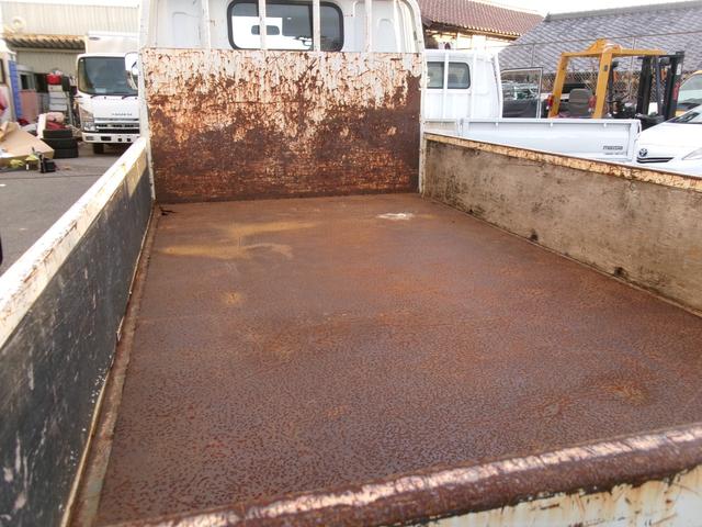 キャンター 　平ボディー　エアコン　パワステ　パワーウインドウ　エアバック　ＡＢＳ　ＥＴＣ　鉄板張り（8枚目）