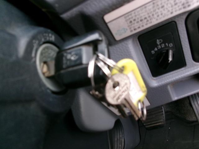 キャンター 　平ボディー　エアコン　パワステ　パワーウインドウ　エアバック　ＡＢＳ　ＥＴＣ　鉄板張り（15枚目）