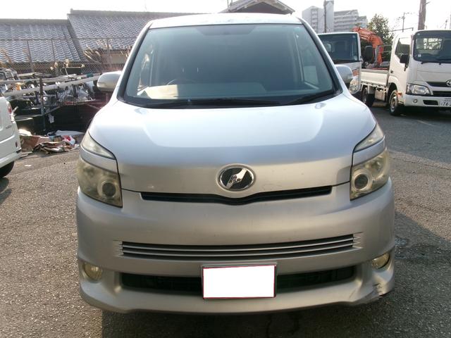 ヴォクシー Ｚ　エアコン　パワステ　パワーウインドウ　エアバック　ＡＢＳ　電動スライドドア　ＨＤＤナビ　バックカメラ　スマートキー　プッシュスタート（3枚目）