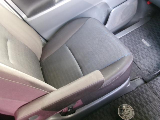 ヴォクシー Ｚ　エアコン　パワステ　パワーウインドウ　エアバック　ＡＢＳ　電動スライドドア　ＨＤＤナビ　バックカメラ　スマートキー　プッシュスタート（13枚目）