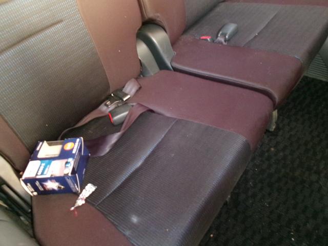 ヴォクシー Ｚ　エアコン　パワステ　パワーウインドウ　エアバック　ＡＢＳ　電動スライドドア　ＨＤＤナビ　バックカメラ　スマートキー　プッシュスタート（20枚目）