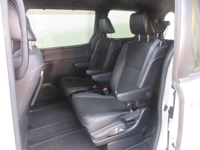 ノア Ｓｉ　ダブルバイビーＩＩＩ　フルセグ　メモリーナビ　ＤＶＤ再生　バックカメラ　衝突被害軽減システム　ＥＴＣ　両側電動スライド　ＬＥＤヘッドランプ　乗車定員７人　３列シート　アイドリングストップ（23枚目）