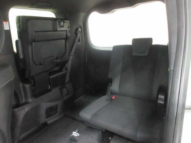 ノア Ｓｉ　ダブルバイビーＩＩＩ　フルセグ　メモリーナビ　ＤＶＤ再生　バックカメラ　衝突被害軽減システム　ＥＴＣ　両側電動スライド　ＬＥＤヘッドランプ　乗車定員７人　３列シート　アイドリングストップ（26枚目）