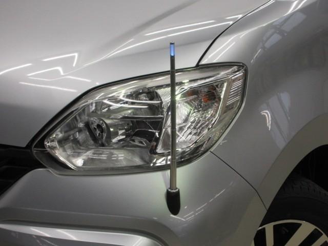 左フロントコーナーにフェンダーポールが付いています。