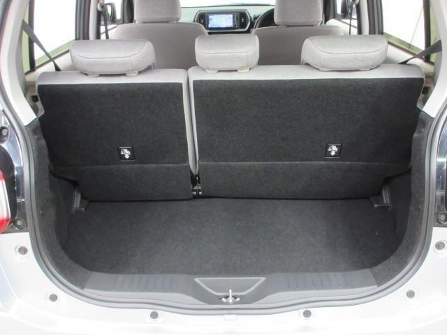 ５名乗車時の荷室です。