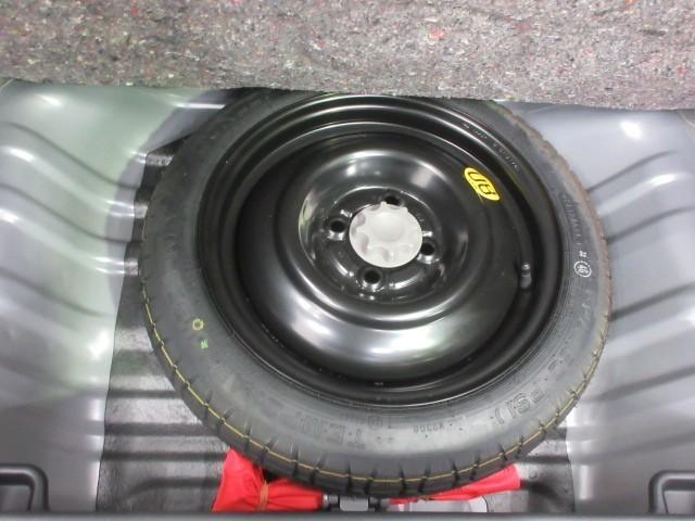 スペアタイヤ付きです。