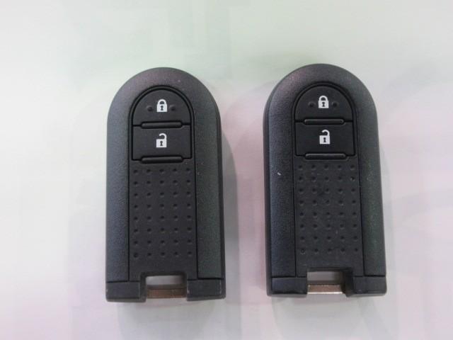 キーを取り出さずにドアを施錠＆解錠できるスマートキーです。クルマの始動も可能です。