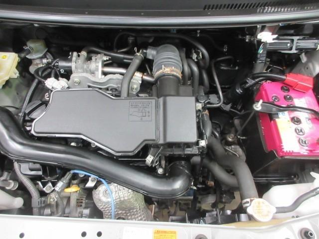 普段はあまり見ないエンジンルーム内も綺麗に仕上げています。見えないところも清潔に保ちたいですよね。