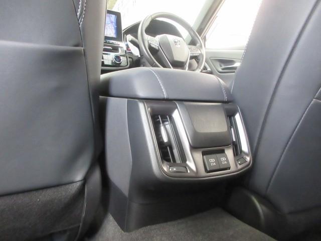 クラウンハイブリッド ＲＳ　リミテッドＩＩ　革シート　フルセグ　メモリーナビ　ＤＶＤ再生　バックカメラ　衝突被害軽減システム　ＥＴＣ　ドラレコ　ＬＥＤヘッドランプ（18枚目）