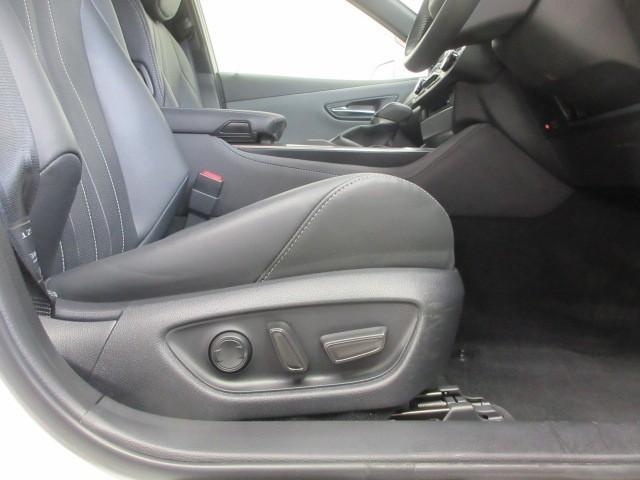 クラウンハイブリッド ＲＳ　リミテッドＩＩ　革シート　フルセグ　メモリーナビ　ＤＶＤ再生　バックカメラ　衝突被害軽減システム　ＥＴＣ　ドラレコ　ＬＥＤヘッドランプ（20枚目）