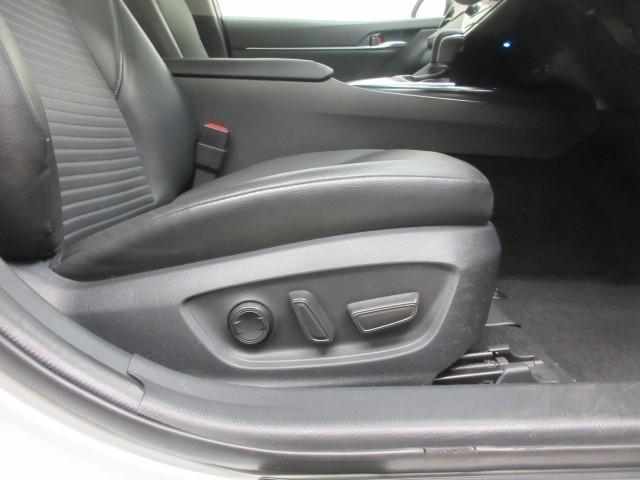 カムリ ＷＳ　フルセグ　メモリーナビ　ＤＶＤ再生　バックカメラ　衝突被害軽減システム　ＥＴＣ　ＬＥＤヘッドランプ（18枚目）