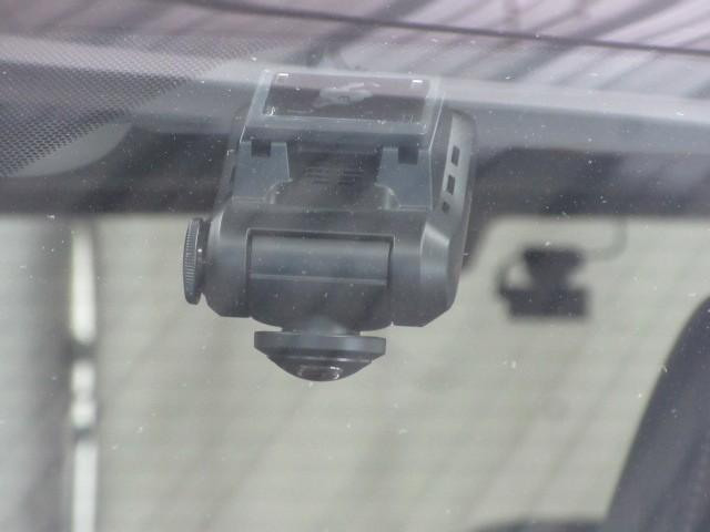 RAV4 G Zパッケージ サンルーフ 4WD フルセグ メモリーナビ バックカメラ 衝突被害軽減システム ETC ドラレコ LEDヘッドランプ フルエアロ(16枚目)