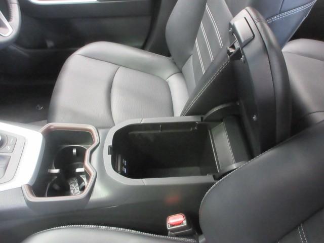 RAV4 G Zパッケージ サンルーフ 4WD フルセグ メモリーナビ バックカメラ 衝突被害軽減システム ETC ドラレコ LEDヘッドランプ フルエアロ(29枚目)