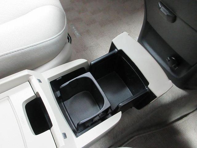 ウィッシュ 2.0G ワンセグ HDDナビ DVD再生 バックカメラ ETC HIDヘッドライト 乗車定員7人 3列シート(17枚目)