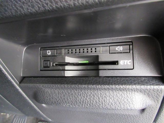 ヴォクシー Ｘ　フルセグ　メモリーナビ　ＤＶＤ再生　後席モニター　バックカメラ　衝突被害軽減システム　ＥＴＣ　ドラレコ　電動スライドドア　ＬＥＤヘッドランプ　乗車定員７人　３列シート　ワンオーナー（15枚目）