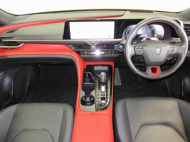 クラウンスポーツ RS 革シート 4WD フルセグ メモリーナビ バックカメラ 衝突被害軽減システム ETC ドラレコ LEDヘッドランプ ワンオーナー 雹害車(9枚目)