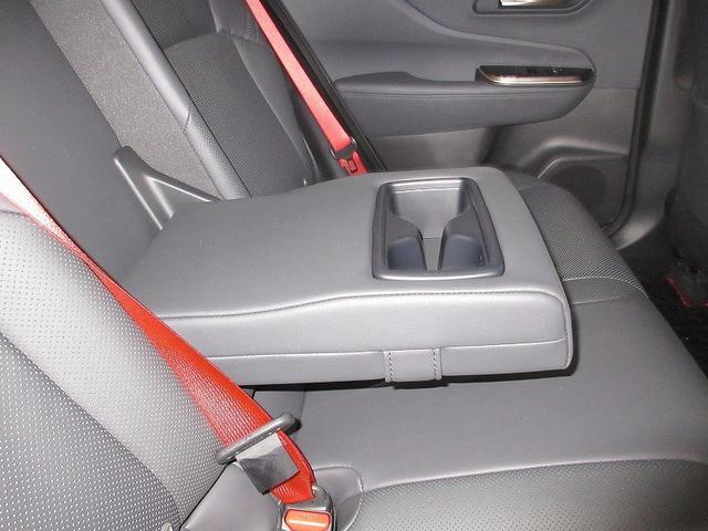 クラウンスポーツ ＲＳ　革シート　４ＷＤ　フルセグ　メモリーナビ　バックカメラ　衝突被害軽減システム　ＥＴＣ　ドラレコ　ＬＥＤヘッドランプ（8枚目）