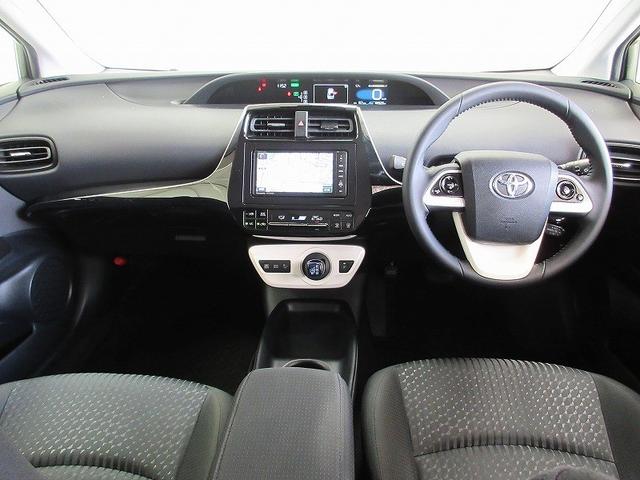 プリウス Ｓ　フルセグ　メモリーナビ　ＤＶＤ再生　バックカメラ　衝突被害軽減システム　ＥＴＣ　ＬＥＤヘッドランプ　ワンオーナー（7枚目）