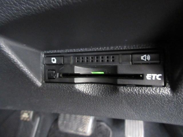 プリウス Ｓ　フルセグ　メモリーナビ　ＤＶＤ再生　バックカメラ　衝突被害軽減システム　ＥＴＣ　ＬＥＤヘッドランプ　ワンオーナー（12枚目）