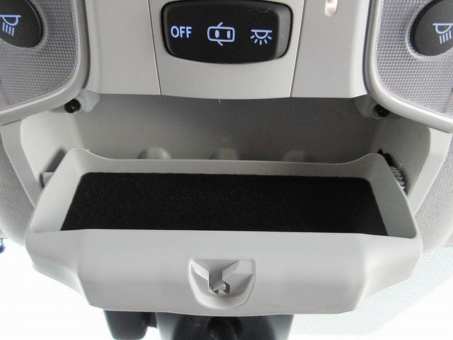 プリウス Ｓ　フルセグ　メモリーナビ　ＤＶＤ再生　バックカメラ　衝突被害軽減システム　ＥＴＣ　ＬＥＤヘッドランプ　ワンオーナー（13枚目）