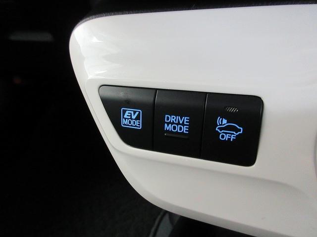 プリウス Ｓ　フルセグ　メモリーナビ　ＤＶＤ再生　バックカメラ　衝突被害軽減システム　ＥＴＣ　ＬＥＤヘッドランプ　ワンオーナー（14枚目）