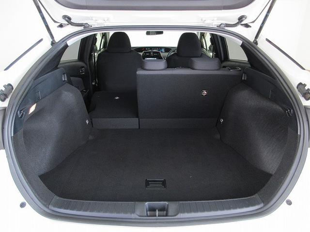 プリウス Ｓ　フルセグ　メモリーナビ　ＤＶＤ再生　バックカメラ　衝突被害軽減システム　ＥＴＣ　ＬＥＤヘッドランプ　ワンオーナー（19枚目）