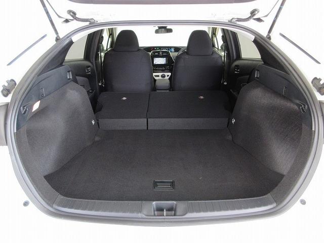 プリウス Ｓ　フルセグ　メモリーナビ　ＤＶＤ再生　バックカメラ　衝突被害軽減システム　ＥＴＣ　ＬＥＤヘッドランプ　ワンオーナー（20枚目）