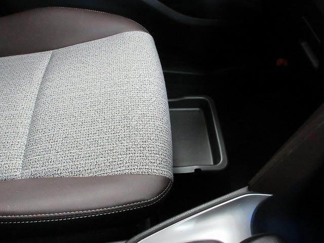 ヤリスクロス ハイブリッドＺ　フルセグ　メモリーナビ　バックカメラ　衝突被害軽減システム　ＥＴＣ　ドラレコ　ＬＥＤヘッドランプ　ワンオーナー（15枚目）