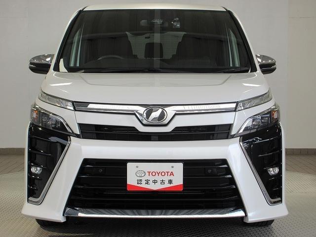 ヴォクシー ＺＳ　煌ＩＩ　フルセグ　メモリーナビ　ＤＶＤ再生　バックカメラ　衝突被害軽減システム　ＥＴＣ　両側電動スライド　ＬＥＤヘッドランプ　乗車定員７人　３列シート　ワンオーナー（2枚目）