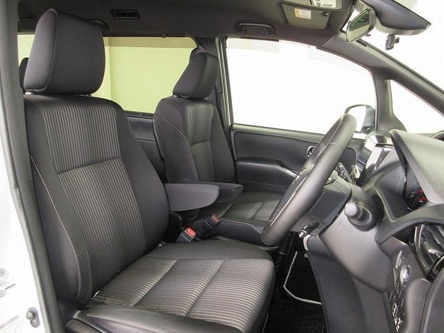 ヴォクシー ＺＳ　煌ＩＩ　フルセグ　メモリーナビ　ＤＶＤ再生　バックカメラ　衝突被害軽減システム　ＥＴＣ　両側電動スライド　ＬＥＤヘッドランプ　乗車定員７人　３列シート　ワンオーナー（4枚目）