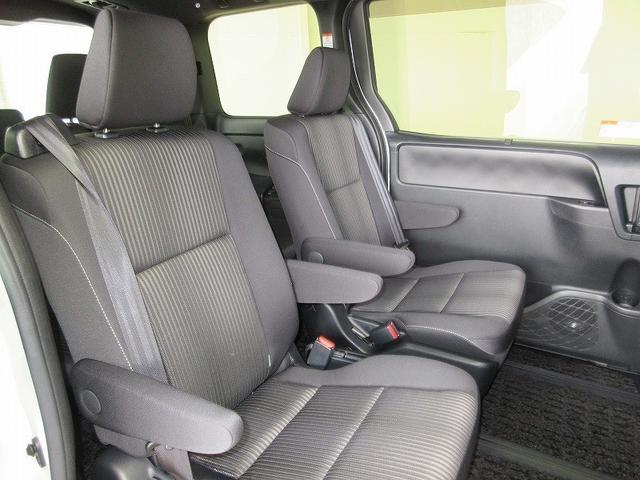 ヴォクシー ＺＳ　煌ＩＩ　フルセグ　メモリーナビ　ＤＶＤ再生　バックカメラ　衝突被害軽減システム　ＥＴＣ　両側電動スライド　ＬＥＤヘッドランプ　乗車定員７人　３列シート　ワンオーナー（5枚目）