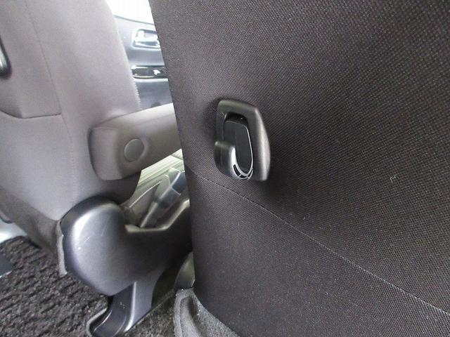 ヴォクシー ＺＳ　煌ＩＩ　フルセグ　メモリーナビ　ＤＶＤ再生　バックカメラ　衝突被害軽減システム　ＥＴＣ　両側電動スライド　ＬＥＤヘッドランプ　乗車定員７人　３列シート　ワンオーナー（6枚目）