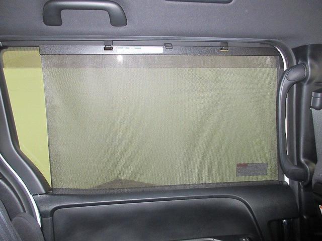 ヴォクシー ＺＳ　煌ＩＩ　フルセグ　メモリーナビ　ＤＶＤ再生　バックカメラ　衝突被害軽減システム　ＥＴＣ　両側電動スライド　ＬＥＤヘッドランプ　乗車定員７人　３列シート　ワンオーナー（9枚目）