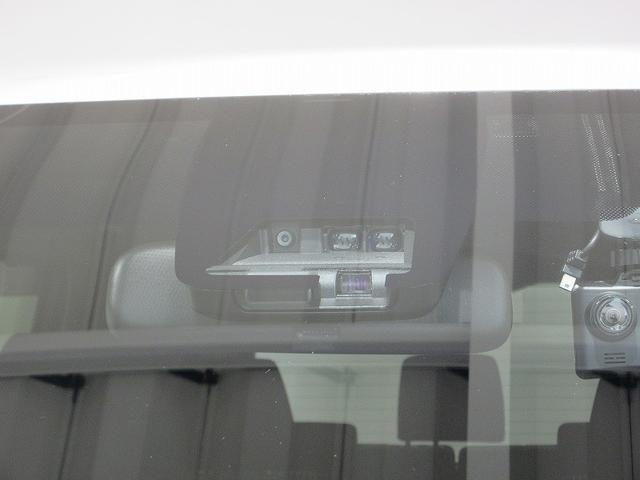 ヴォクシー ＺＳ　煌ＩＩ　フルセグ　メモリーナビ　ＤＶＤ再生　バックカメラ　衝突被害軽減システム　ＥＴＣ　両側電動スライド　ＬＥＤヘッドランプ　乗車定員７人　３列シート　ワンオーナー（14枚目）