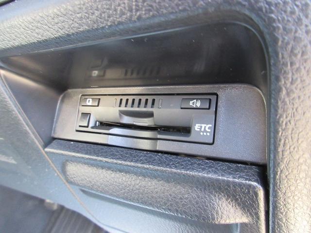 ヴォクシー ＺＳ　煌ＩＩ　フルセグ　メモリーナビ　ＤＶＤ再生　バックカメラ　衝突被害軽減システム　ＥＴＣ　両側電動スライド　ＬＥＤヘッドランプ　乗車定員７人　３列シート　ワンオーナー（18枚目）