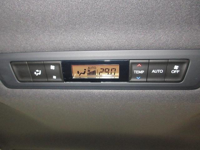 ヴォクシー ＺＳ　煌ＩＩ　フルセグ　メモリーナビ　ＤＶＤ再生　バックカメラ　衝突被害軽減システム　ＥＴＣ　両側電動スライド　ＬＥＤヘッドランプ　乗車定員７人　３列シート　ワンオーナー（22枚目）